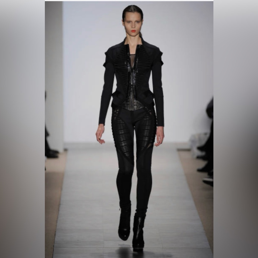 Authentic Herve Leger Black Structured Blazer- Runway Collection- RARE - Picture 3 of 11